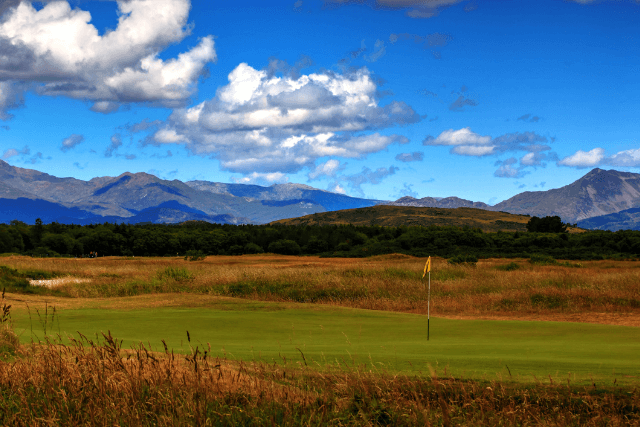 Harlech Golf Club with mountains in background