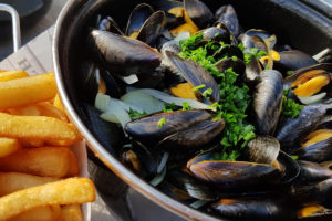 mussels and fries