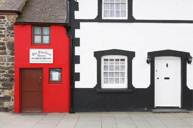 quay house. The smallest house in Britain