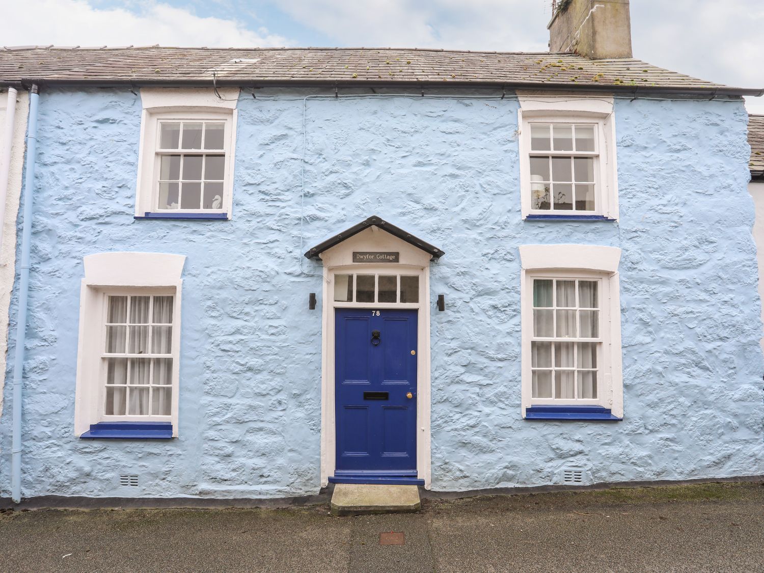 blue cobblestone cottage in Beaumaris