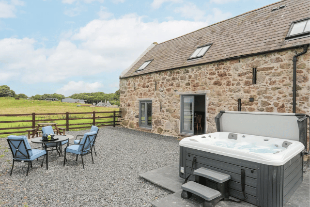 Cottage with hot tub