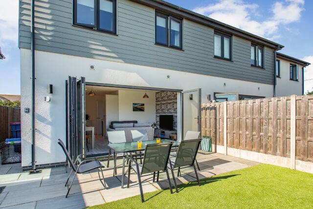 Sea View (Ref. 1059192) - Back Garden & Patio